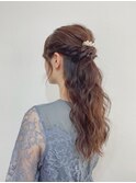 ねじり編みのふわふわハーフアップ