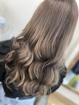 ラビス クローバー(Lovis clover) ミルクティーアッシュ/ダブルカラー/エクステ