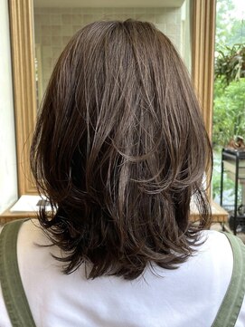 ビュートリアム 南青山(BEAUTRIUM) くびれミディアムレイヤー 大人モテ髪レイヤー イルミナ30代40代
