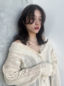 ディーエックス スリー(Dxxxx III) ・顔周り作るサイドバング・クビレミディ