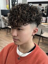 ウェイビーエフティフィフス 横浜西口(WAVEY ft.fifth)&nbsp;スペインカールラルフカールラフカールスキンフェードカット横浜