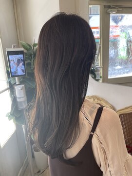 アミュレ(Amule) 外の光で透明感が出るヘアカラーおすすめオリーブベージュ