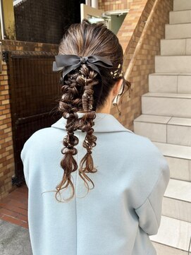 ネオリーブ チロル 横浜西口店(Neolive CiroL.) お呼ばれヘア ツイン編み下ろしポニー タイトミックス