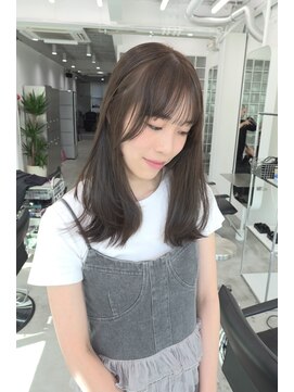 イル 天神大名店(ill) ミディアムレイヤー/ベージュカラー