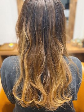 チョキチョキヤサン(ChokiChokiyasan) 抜け感波巻きロング