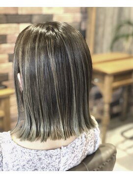 ホワイト 伊勢崎(WHITE) カラームラを修正☆外国人風バレイヤージュ☆カーキグレージュ☆