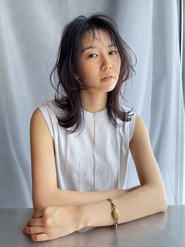 イトシテ 顔周りレイヤー×ミディアムウルフ【本多身和子】