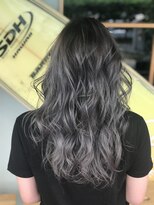 ハチマルハチ 下関(808)&nbsp;プラチナシルバーバレイヤージュ^_^