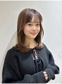 ミディアムレイヤー内巻きレイヤーぱっつん前髪ワンカール