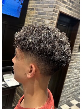 ミリオンバックス 御徒町店(Million Backs) シークレットパーマ/マッシュ/刈り上げ<理容室>[メンズ/眉毛]