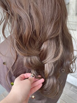 メーヴェ(Mowen) 《 くすませベージュ 》