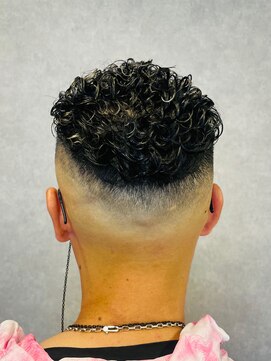 アストロ(ASTRO) 【一宮メンズパーマ】スキンフェード×アイロンパーマ