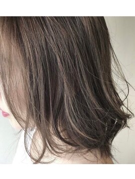 ファムバイアヴァンス(Femme by AVANCE.) やわらかアッシュベージュ×外ハネボブ