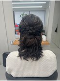ミディアムヘアのふわふわハーフアップ【清板】