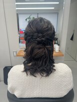 ミディアムヘアのふわふわハーフアップ【清板】