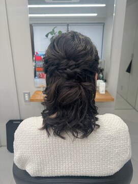 バルベストーキョーサウス(BARBES TOKYO SOUTH) ミディアムヘアのふわふわハーフアップ【清板】