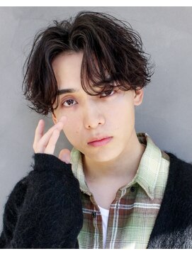 オーシャントーキョー ホワイト 原宿(OCEAN TOKYO WHITE) 無造作リバースセンターパートウルフ緩めパーマツーブロパーマ