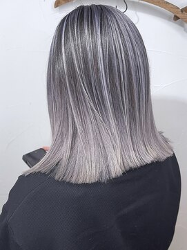 【圧倒的透明感】ホワイトシルバーバレイヤージュ×ブリーチ２回