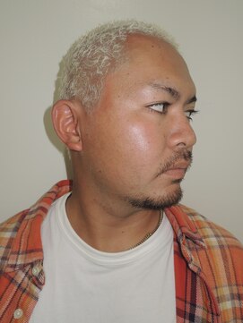 メンズカットハイトーンブリーチスパイキーショート