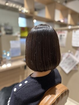 内巻きボブ×やわらかアッシュベージュ