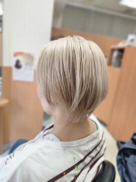 ネクサス NEXUS 後ろふんわり×ミルクティーベージュでやわらかい印象に