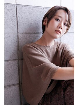 ロロネー 三国(Lolonois) 【Lolonois三国】大人前下がり小顔ショート