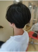 内側を刈り上げたボブ