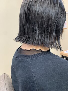 ブルーブラック×きりっぱなしボブ