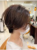 ショートヘアで美人シルエット
