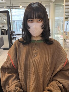 アクアオモテサンドウ(ACQUA omotesando) △韓国風ブルーブラックぱっつん前髪ウルフカットレイヤーカット