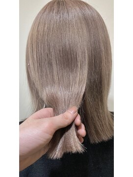 ヘアーブレイス(hair brace) ブリーチ一回のミルクティーグレージュ stylist聖斗