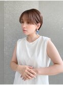 ショート×顔周り×前髪×シルキーベージュ×グレージュカラー