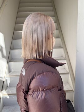 シア 新越谷店(SHEER) ぱつっとボブ×ホワイティグレージュ