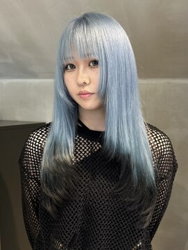 ニキータ(Nikiita) 〈ペールブルーの毛先カラー/ロングレイヤー〉