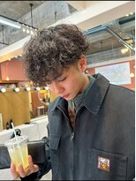 エディ(Edy)&nbsp;波巻きツイストスパイラルパーマラウンドマッシュ眉毛カット