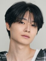 レタッチバイフィフス(RETOUCH by fifth)&nbsp;センターパートニュアンスパーマワンカールパーマ韓国コンマヘア