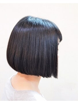 ハグ ニシコヤマ アトリエ(hug nishikoyama atelier) シンプルなボブ ［モードAラインボブクールショート黒髪］