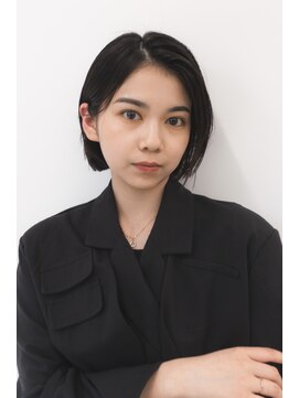 シカ(sica) 黒髪ミニボブでクールなお洒落女子