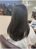 レイヤーカット×透明感暗髪カラー