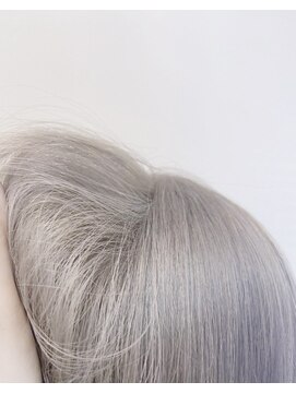 リノショアーズ 日本大通り店(RINOSHORES) 大人美人シアーグレーカラーハイトーンブリーチセミロングmaaya
