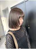 ミディアムボブ×フェイスレイヤー