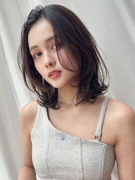 バイオレット ナゴヤ(Violet Nagoya) 大人前髪なしワンレンショートレイヤーカット小顔オフィスカラー