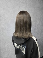 レエラ(LeLa)&nbsp;くすみグレージュの艶ストレートボブ