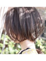 シキ(SIKI) ショートボブ レイヤーボブ グレージュ グラデーションボブ