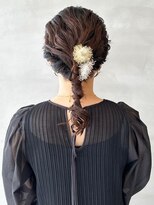 ハレ(hale) 編み込み お呼ばれへア 結婚式 ローポニー タイトヘア 20代30代