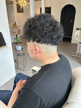 メゾンドベース(Maison de Base) くるくるパーマスタイル