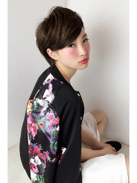 フォルテ 城北店 クールなカラーで辛口ショート