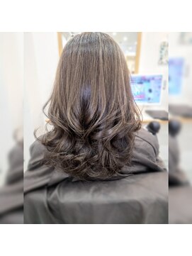 ラフューネ ヨコハマ(Raffune Yokohama) ハイライトアッシュベージュ/Raffune Yokohama 斉藤 志保