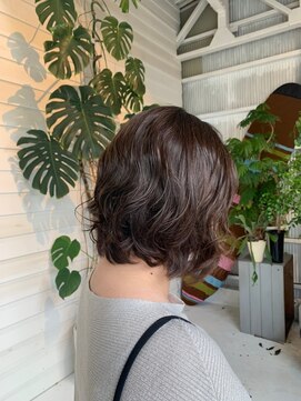 ラコスタ(LaCosTa) 30代40代大人かわいいツヤ感小顔前下がりウェーブボブパーマ