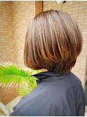 白髪ぼかしハイライトメッシュボブ